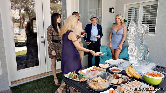 MILF's Streakers Threesome