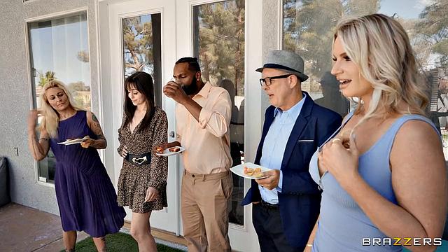 MILF's Streakers Threesome