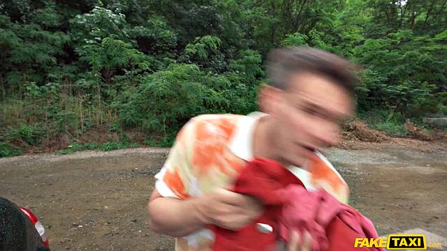 Когда изменщик попадается - секс в такси превращается в бойцовский клуб для взрослых с оргазмом и сквиртом от Tru Kait и Tommy Wood.