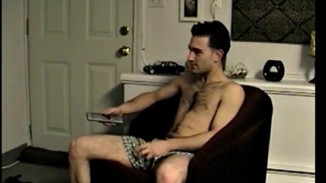 Глотает член и ловит горячую струю в рот