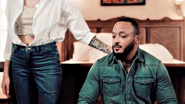 чёрный спортсмен врывается на семейную оргию и ловит кремовый финиш