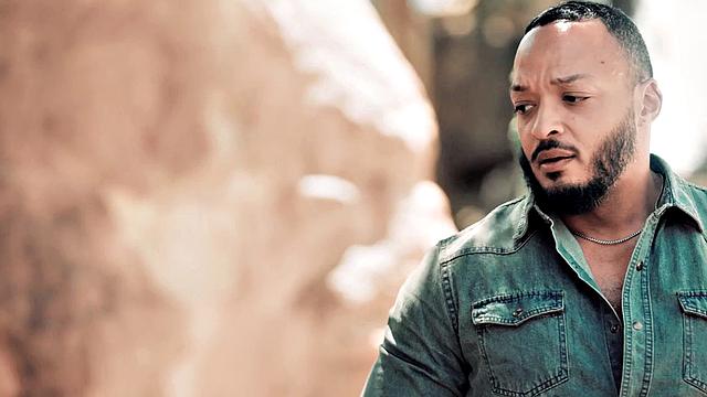 Black jock facialized in barebacking stepfamily orgy