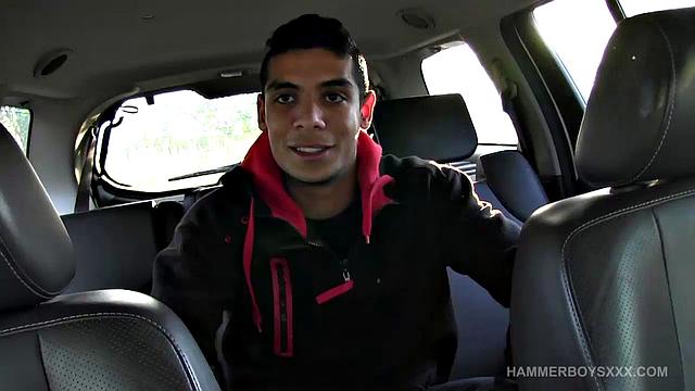 Джексон Уайлд зарабатывает мощной рукой и мощным членом