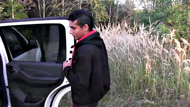 Джексон Уайлд зарабатывает мощной рукой и мощным членом