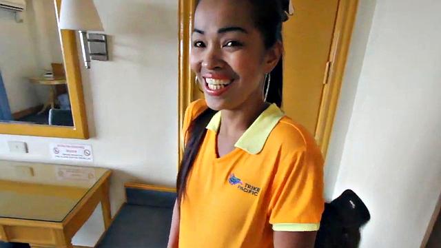 японская стюардесса на перерыве жёстко присела на член