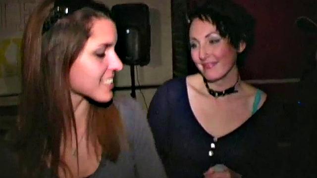 Teen lesbians lick pussy at frat party