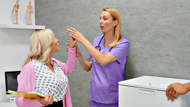 Busty big ass nurse deepthroats doctor in his office