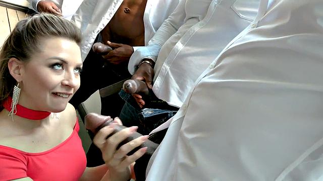 брюнетка не выдерживает натиск двух bbc сразу