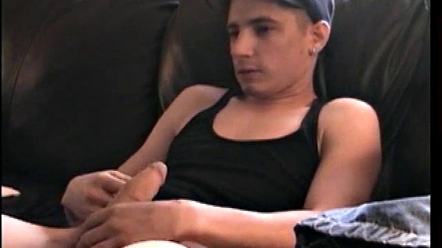 Корри доводит до оргазма жадным минетом и рукой