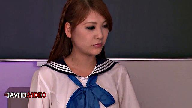 Японка Yura Kasumi жёстко трахается в тайном месте, не может насытиться членом.