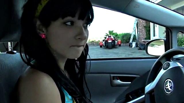 Kinky 18-year-old teen gets off with small toys in her bald pussy