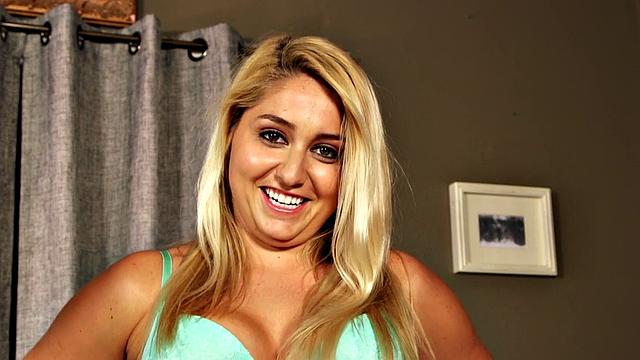 Thick Key West cutie spreads pink for you.