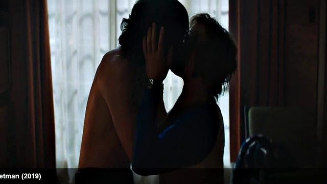 Richard Madden shows his sexy body