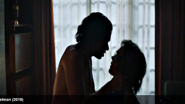 Richard Madden shows his sexy body