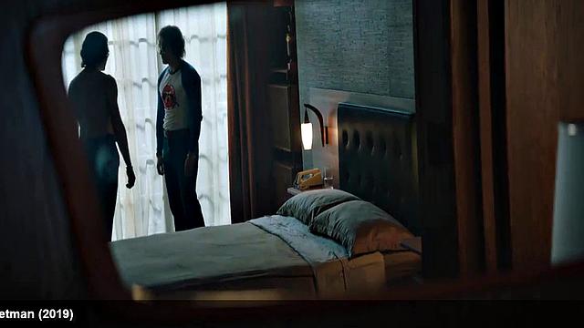 Richard Madden shows his sexy body