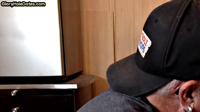 Gloryhole DILF blows dick in homemade closeup