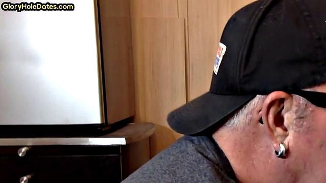 Gloryhole DILF blows dick in homemade closeup