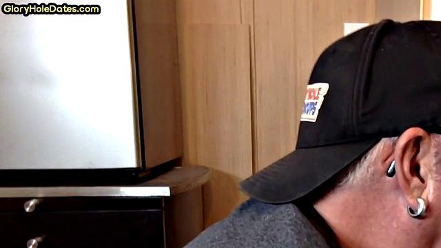 Gloryhole DILF blows dick in homemade closeup