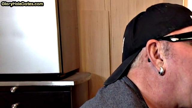 Gloryhole DILF blows dick in homemade closeup