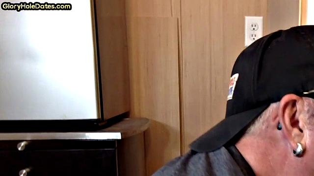 Gloryhole DILF blows dick in homemade closeup