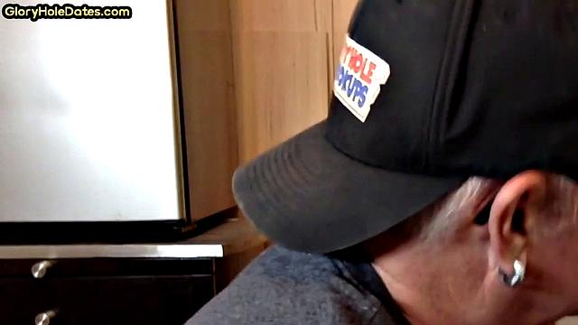 Gloryhole DILF blows dick in homemade closeup