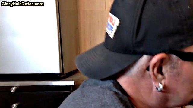 Gloryhole DILF blows dick in homemade closeup