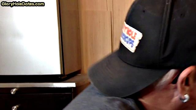 Gloryhole DILF blows dick in homemade closeup