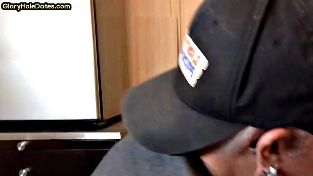 Gloryhole DILF blows dick in homemade closeup