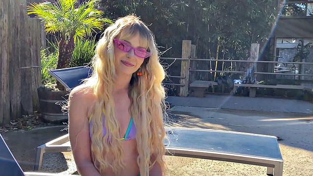 Lilly Likes Her Eyes Shut