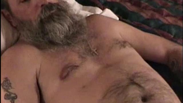 деревенский мужик жарит по-мужски в дешёвом мотеле