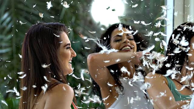 меган сейдж связали, а она только шутит и трахаться веселее