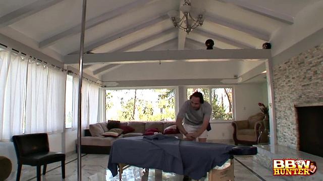 Алекс Ченс тает под грязными ласками похотливого массажиста