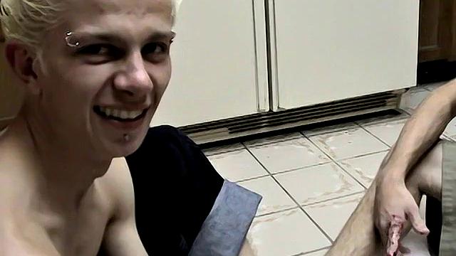 Грязные игры с ногами у гетеро парней - Эван Хайнц и Иан Мадрок