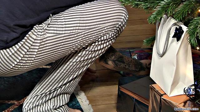 Sean Returns for a Holiday Sex Session - Sean Taylor & Lee Michael