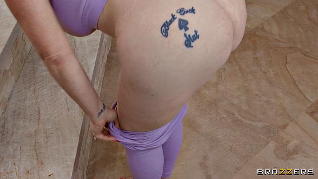 Bathtub Anal With MILF