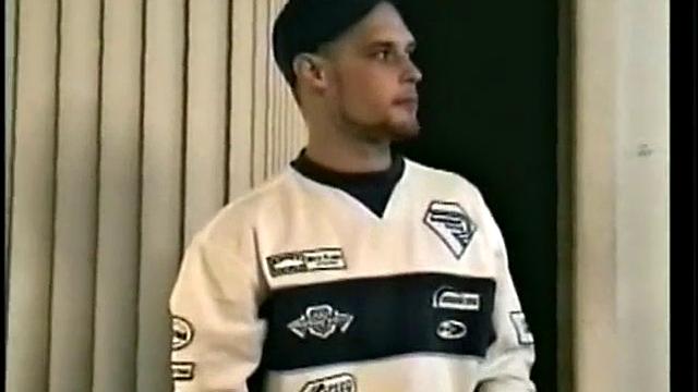 голые парни трахаются без резинки и кончают