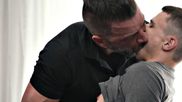 Tattooed hunk barebacked by skinny top twink