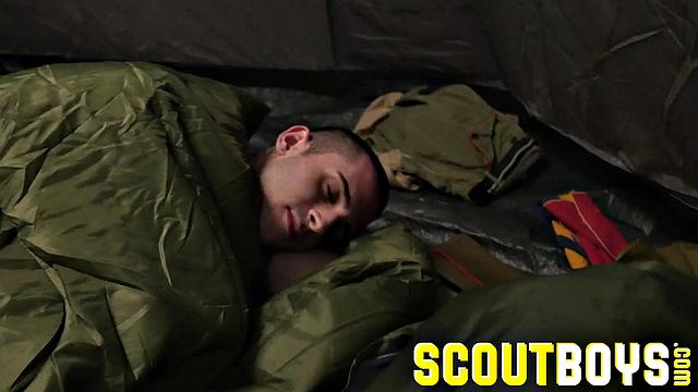 страшилки у костра? да тут только парни, у которых страшно большой стояк