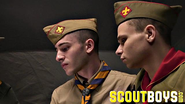 страшилки у костра? да тут только парни, у которых страшно большой стояк