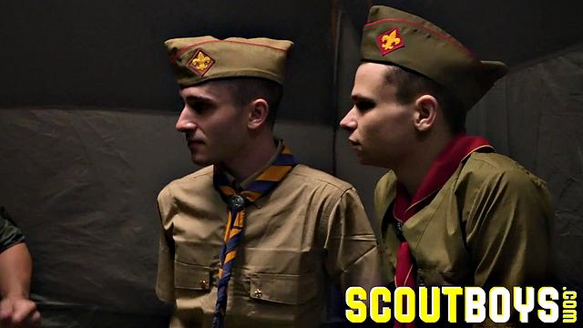 страшилки у костра? да тут только парни, у которых страшно большой стояк