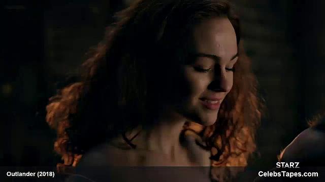 Софи Скелтон медленно раздевается и гипнотизирует взглядом