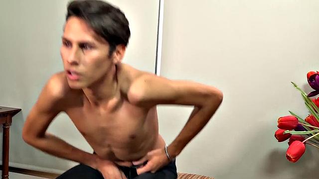 Skinny Latin sprays cum after sucking and breed by DILF