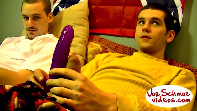 Игривые парни дрочат - Брайан и Блейз