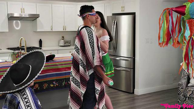 Stuffing My Stepsisters - S25:E3