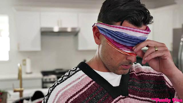 Stuffing My Stepsisters - S25:E3