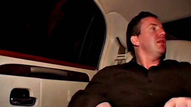 жадная блондинка рвётся на толстый член старого жеребца