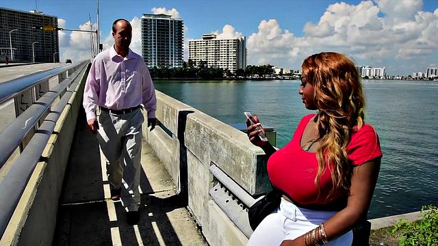 Rachel Raxxx: pick-up