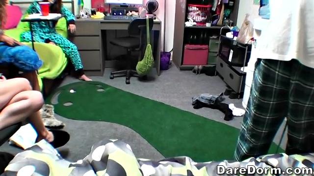 студенты начали играть в правду или действие - а закончили групповой еблей