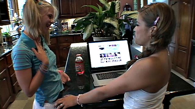 Topanga and Summer Lesbian Lick and Finger Pussy