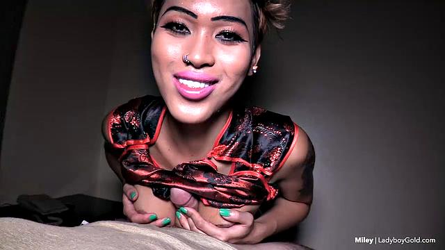 Miley: Handjob Finisher